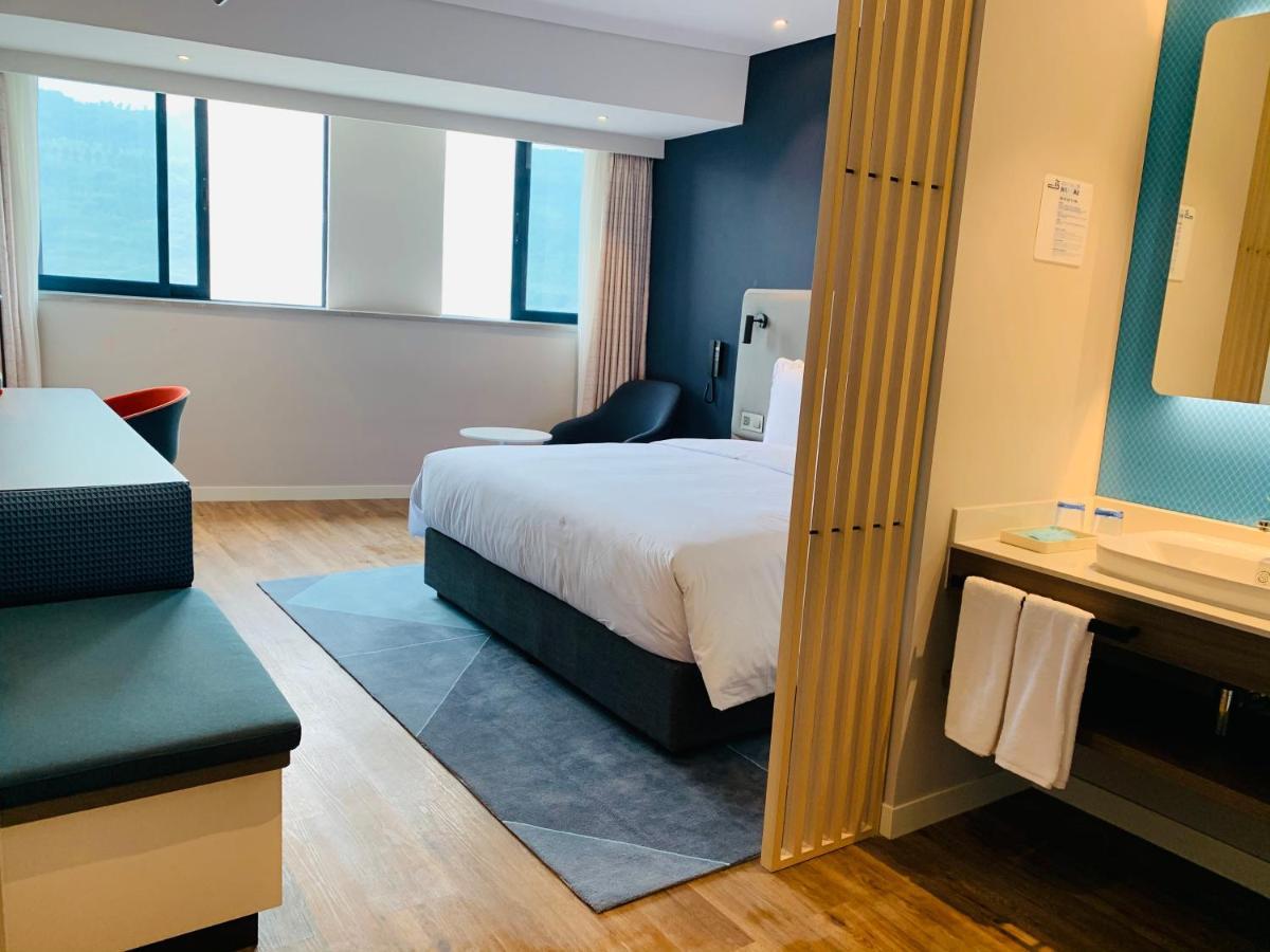 Holiday Inn Express Chongqing Airport Zone By Ihg Exterior foto